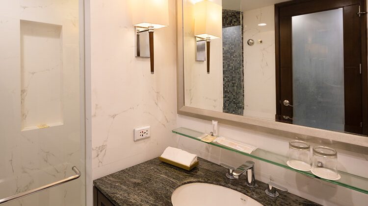 Quest_Plus_Manila_B7_Deluxe Room (2)